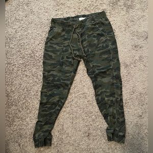 Bella Dahl size Large camo pants great condition